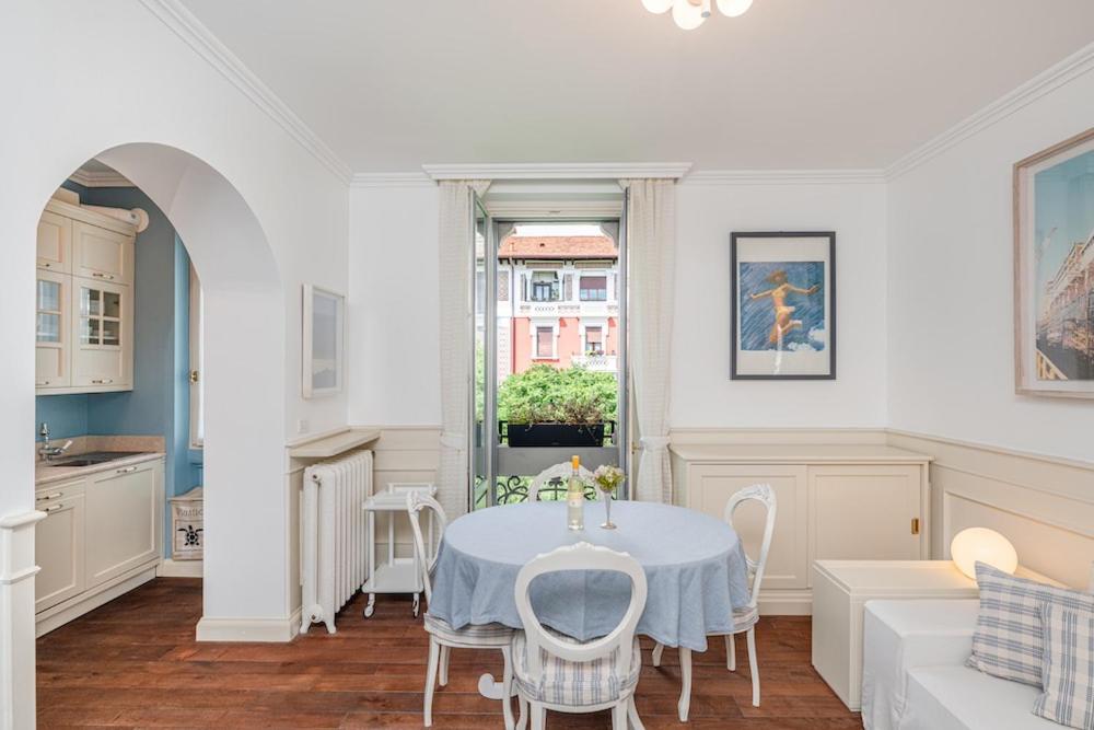 Apartment Refined And Bright One-bedroom Near Metro M4 - Dateo