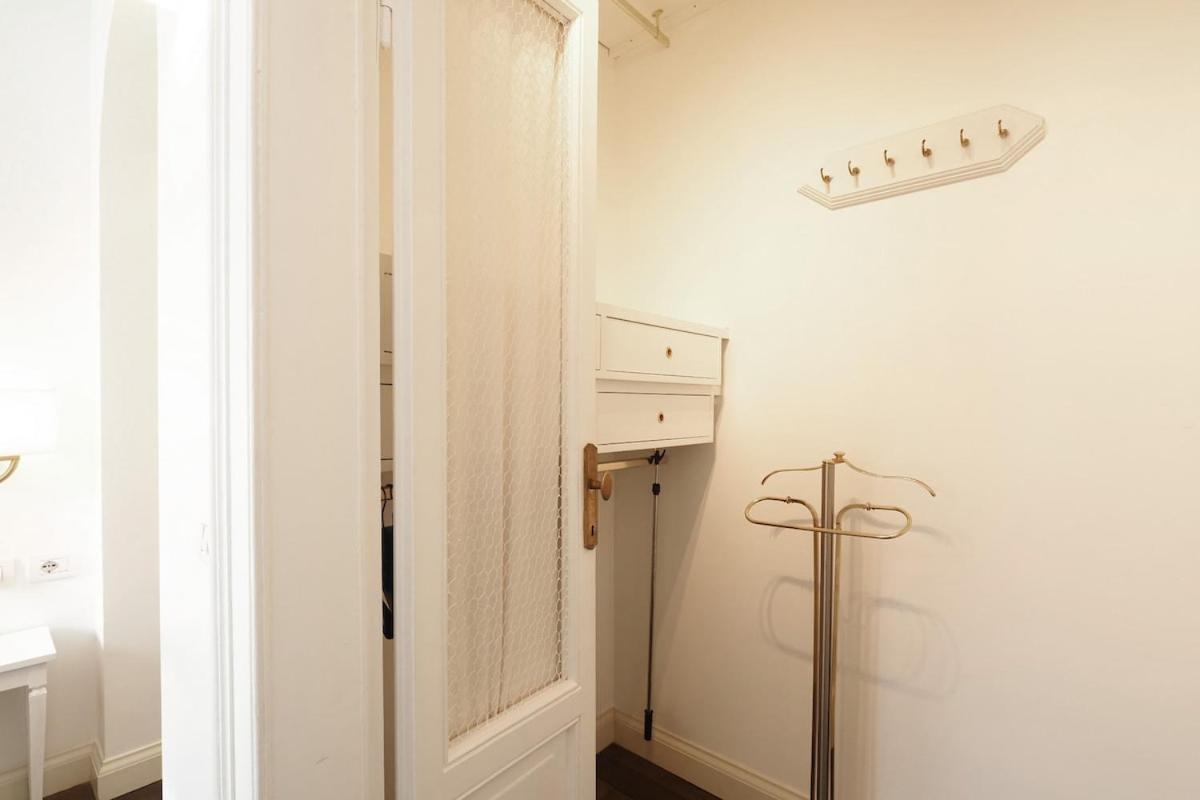 Refined And Bright One-bedroom Near Metro M4 - Dateo Apartment Mailand