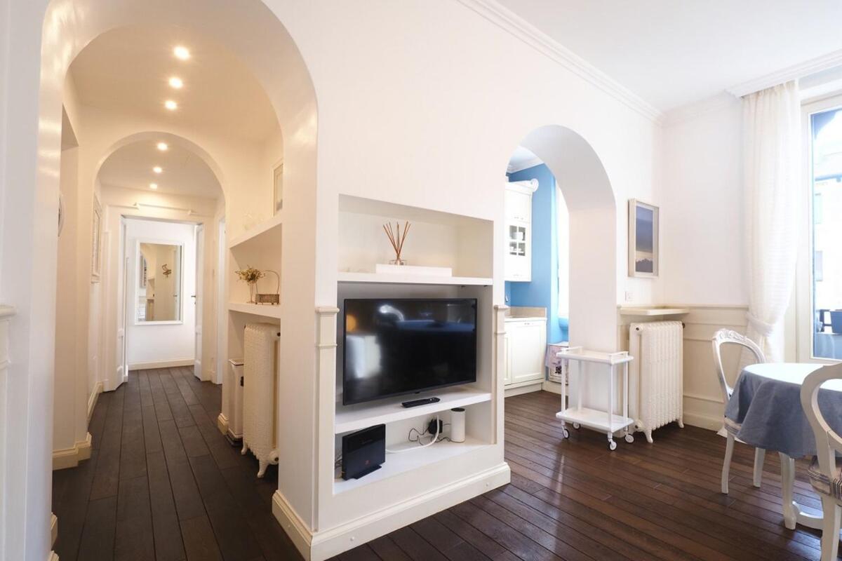 Refined And Bright One-bedroom Near Metro M4 - Dateo Apartment