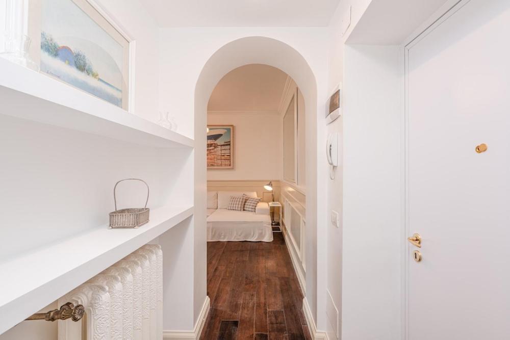 Refined And Bright One-bedroom Near Metro M4 - Dateo Apartment Mailand