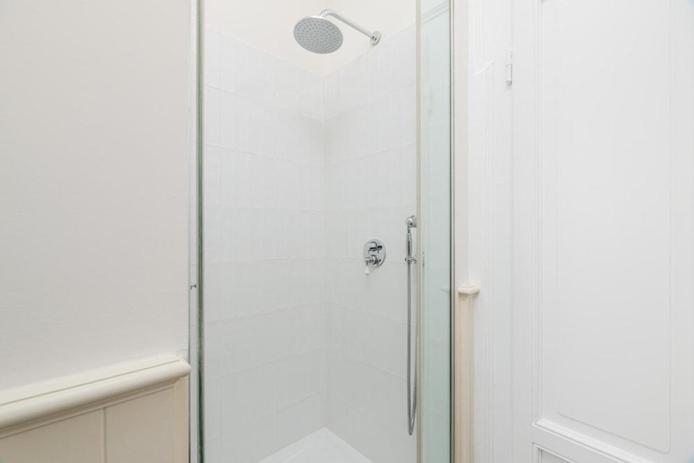 Refined And Bright One-bedroom Near Metro M4 - Dateo