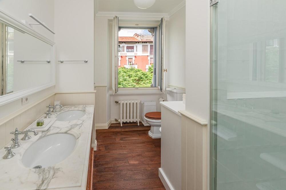 Refined And Bright One-bedroom Near Metro M4 - Dateo *